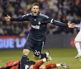 库拉索创造历史，人口最少参赛国携最年长主帅与华裔核心首度闯入世界杯