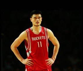 马卡透露，巴萨医疗组谨慎评估拉菲尼亚伤情，国家德比登场成疑