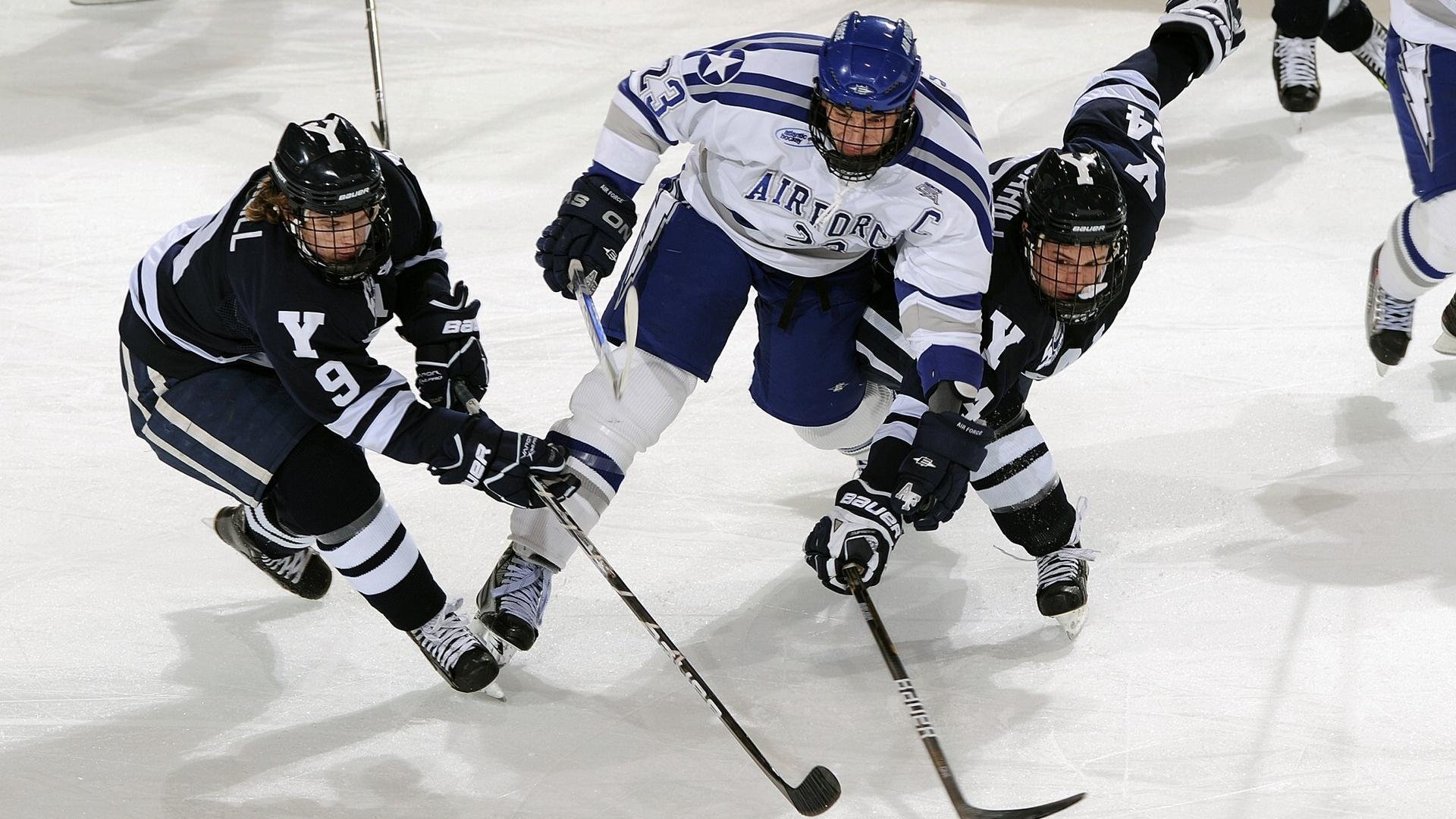 冰球联赛激战正酣，豪门对决引爆冬季热潮