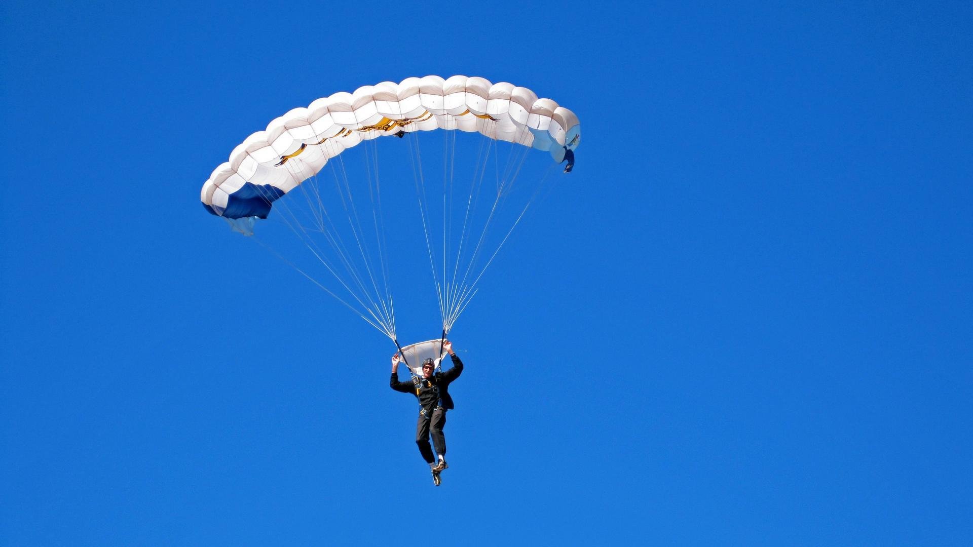 英超争冠白热化，曼城、阿森纳、利物浦三强鼎立，最后冲刺谁将问鼎？